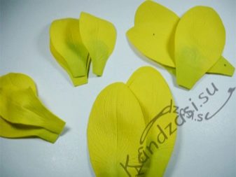 Πώς να φτιάξετε ένα κρίνο από χαρτί σε διαφορετικές τεχνικές: οδηγίες βήμα προς βήμα DIY, τα απαραίτητα εργαλεία και υλικά