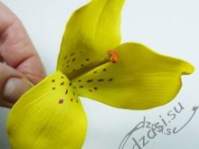 Πώς να φτιάξετε ένα κρίνο από χαρτί σε διαφορετικές τεχνικές: οδηγίες βήμα προς βήμα DIY, τα απαραίτητα εργαλεία και υλικά