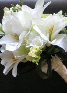 Πώς να φτιάξετε ένα κρίνο από χαρτί σε διαφορετικές τεχνικές: οδηγίες βήμα προς βήμα DIY, τα απαραίτητα εργαλεία και υλικά