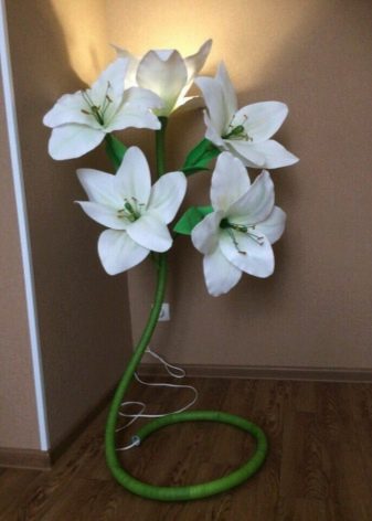 Πώς να φτιάξετε ένα κρίνο από χαρτί σε διαφορετικές τεχνικές: οδηγίες βήμα προς βήμα DIY, τα απαραίτητα εργαλεία και υλικά