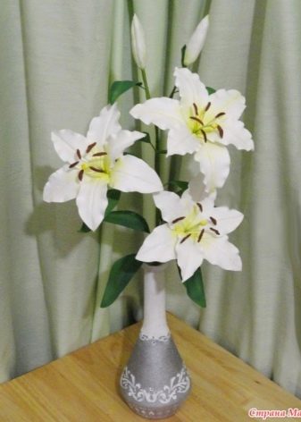 Πώς να φτιάξετε ένα κρίνο από χαρτί σε διαφορετικές τεχνικές: οδηγίες βήμα προς βήμα DIY, τα απαραίτητα εργαλεία και υλικά