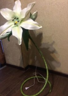 Πώς να φτιάξετε ένα κρίνο από χαρτί σε διαφορετικές τεχνικές: οδηγίες βήμα προς βήμα DIY, τα απαραίτητα εργαλεία και υλικά