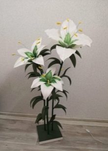 Πώς να φτιάξετε ένα κρίνο από χαρτί σε διαφορετικές τεχνικές: οδηγίες βήμα προς βήμα DIY, τα απαραίτητα εργαλεία και υλικά