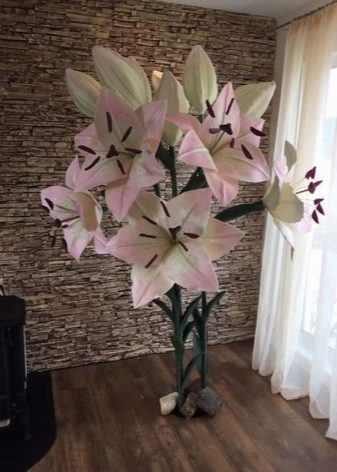 Πώς να φτιάξετε ένα κρίνο από χαρτί σε διαφορετικές τεχνικές: οδηγίες βήμα προς βήμα DIY, τα απαραίτητα εργαλεία και υλικά