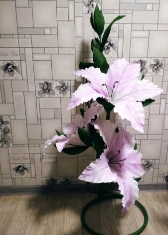 Πώς να φτιάξετε ένα κρίνο από χαρτί σε διαφορετικές τεχνικές: οδηγίες βήμα προς βήμα DIY, τα απαραίτητα εργαλεία και υλικά