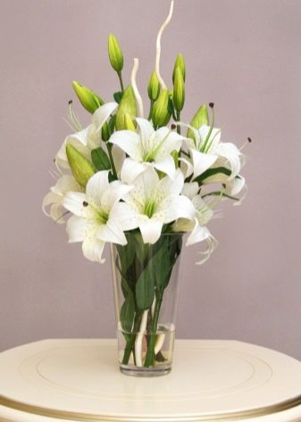 Πώς να φτιάξετε ένα κρίνο από χαρτί σε διαφορετικές τεχνικές: οδηγίες βήμα προς βήμα DIY, τα απαραίτητα εργαλεία και υλικά