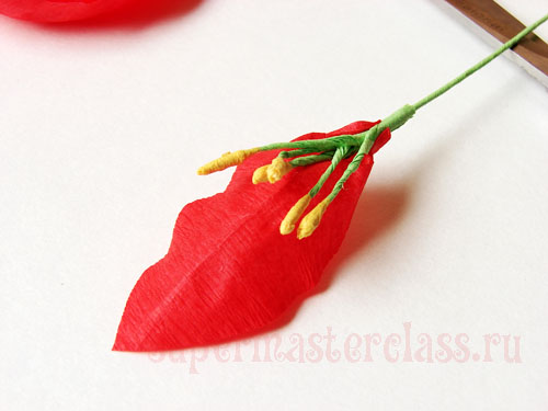 Πώς να φτιάξετε ένα κρίνο από χαρτί