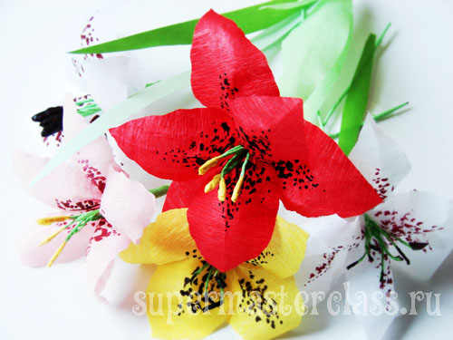 Πώς να φτιάξετε ένα κρίνο από χαρτί