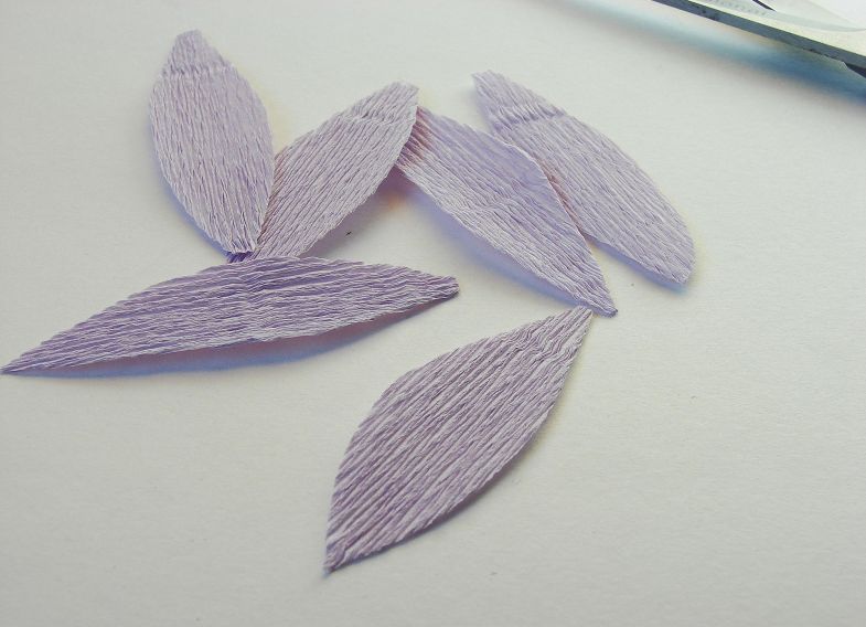 Πώς να φτιάξετε ένα κρίνο από χαρτί σε διαφορετικές τεχνικές: οδηγίες βήμα προς βήμα DIY, τα απαραίτητα εργαλεία και υλικά