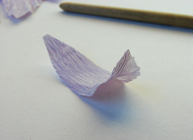 Πώς να φτιάξετε ένα κρίνο από χαρτί σε διαφορετικές τεχνικές: οδηγίες βήμα προς βήμα DIY, τα απαραίτητα εργαλεία και υλικά