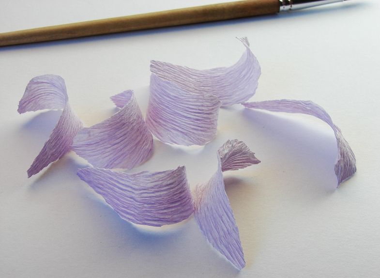 Πώς να φτιάξετε ένα κρίνο από χαρτί σε διαφορετικές τεχνικές: οδηγίες βήμα προς βήμα DIY, τα απαραίτητα εργαλεία και υλικά