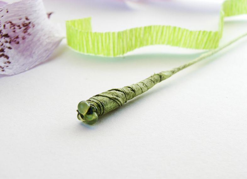 Πώς να φτιάξετε ένα κρίνο από χαρτί σε διαφορετικές τεχνικές: οδηγίες βήμα προς βήμα DIY, τα απαραίτητα εργαλεία και υλικά