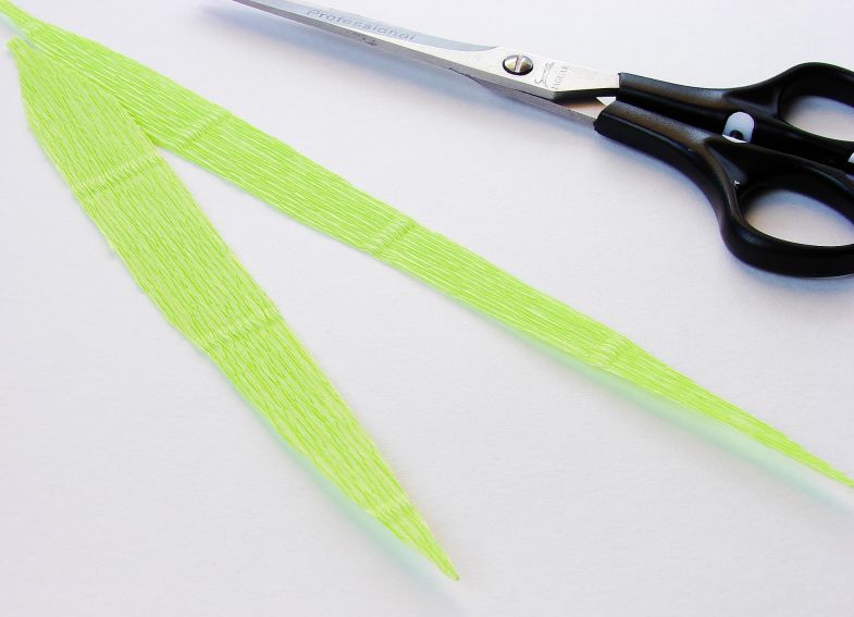 Πώς να φτιάξετε ένα κρίνο από χαρτί σε διαφορετικές τεχνικές: οδηγίες βήμα προς βήμα DIY, τα απαραίτητα εργαλεία και υλικά