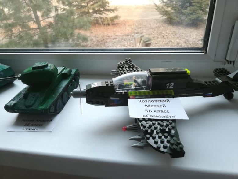 Πώς να φτιάξετε μια μακέτα στρατιωτικού εξοπλισμού με τα χέρια σας: βήμα προς βήμα οδηγίες, απαραίτητα υλικά, τα καλύτερα πρότυπα για κοπή και κόλληση