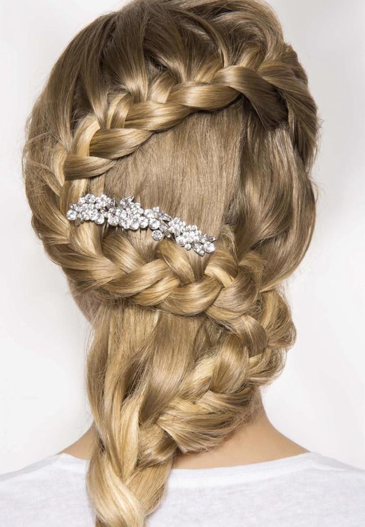 Kuinka tehdä muodikas ja kaunis kampaus uudelle vuodelle hiusten pitkät uudenvuoden muotoilut