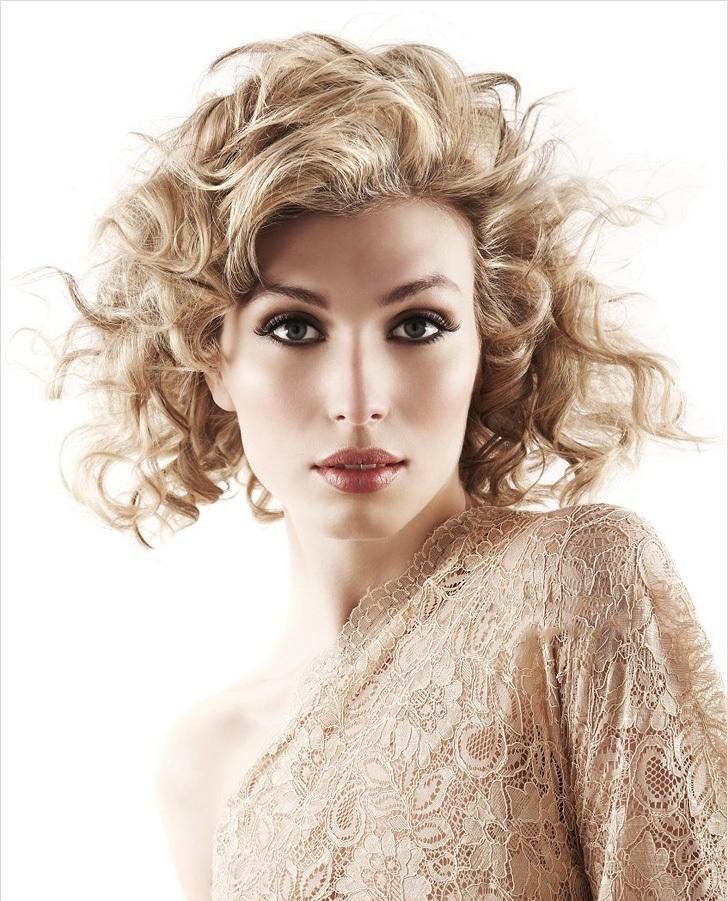 Kuinka tehdä muodikas ja kaunis kampaus uudelle vuodelle kampaus uudenvuodenaattona