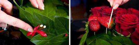 Det er kun tilbage at fylde en del af hjertet med jordbær, og dit hjerte er klar. Fastgør jordbærene med tandstikkere og stik dem fast i blomstersvampen over bladene. Det tilrådes at dække en del af oasen med blade, så jordbærene derefter kan spises.