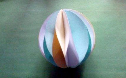 tee joulupallot paperista omin käsin