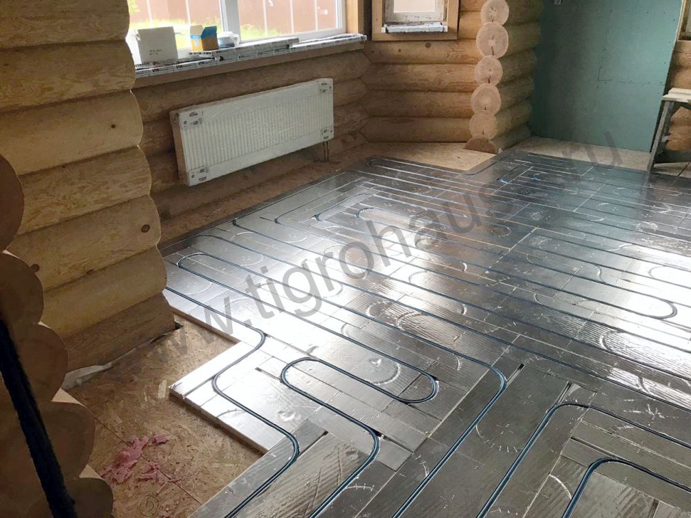 أرضية مائية بدون سكريد 5.jpg تركيب تدفئة تحت البلاط بالماء في منزل خشبي