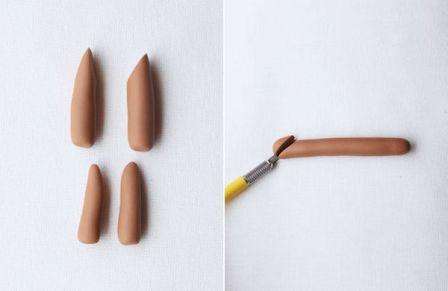 Herefter kan du begynde at lave benene. Rul den brune plasticine til pølser, der er 1 cm brede og ikke mere end 5 cm lange. Skær en kant fra hver strimmel skråt med en skærestak, så du let kan fastgøre benene til kroppen.
