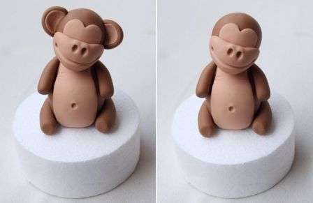 Nu kan du snor hovedet på tændstikken og dreje den jævnt eller med en lille hældning. Glem ikke at fastgøre ørerne.