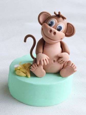 Vi skulpterer en abe af plasticine med vores egne hænder. MK med foto