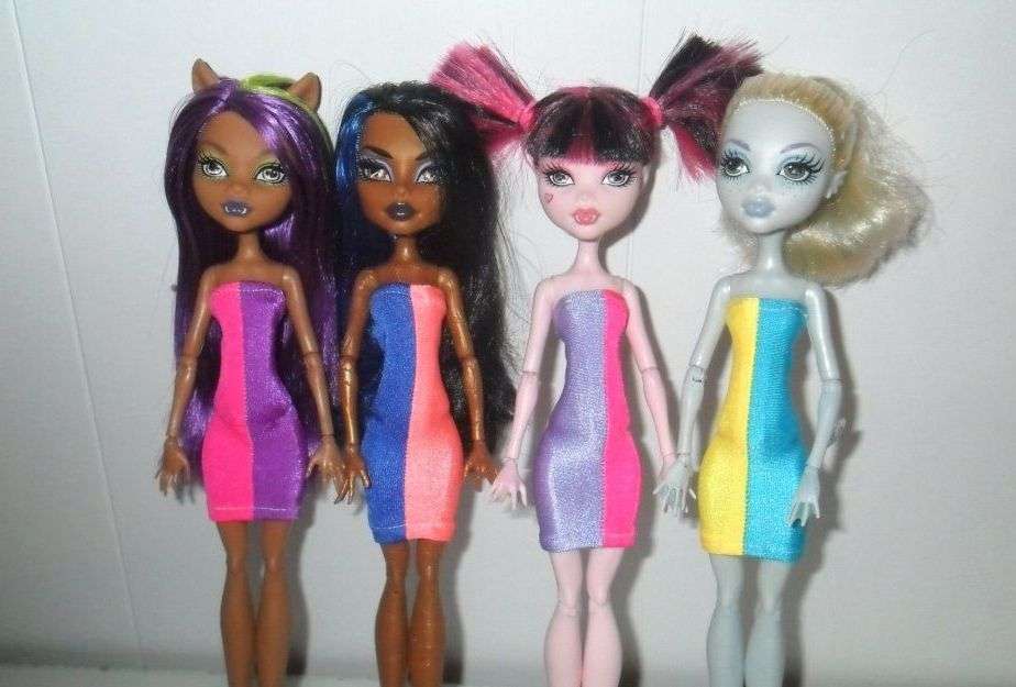 Vanhoja kuluneita legginssejä ei saa heittää pois, varsinkin jos ne ovat kirkkaita. Tyylikkäät mekot pukeutuvat nukkeesi ja tekevät siitä todellisen mallin.