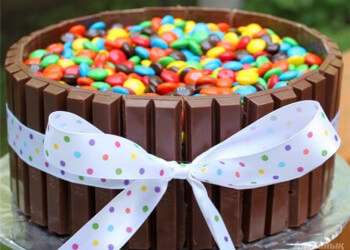 διακοσμήστε το κέικ με τα χέρια σας χωρίς μαστίχα