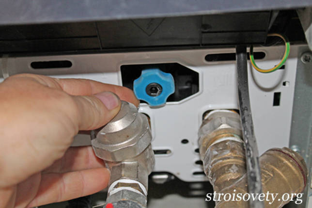 بدء تشغيل المرجل كيفية ملء النظام بالماء بدء تشغيل المرجل كيفية ملء النظام بالماء