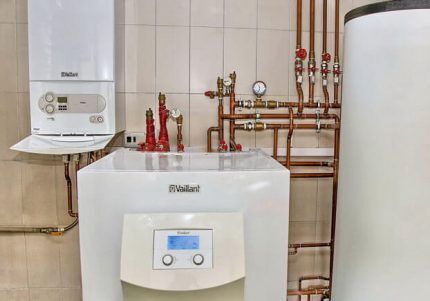 مد المواسير وربطها بالغلاية الأنابيب والتوصيل