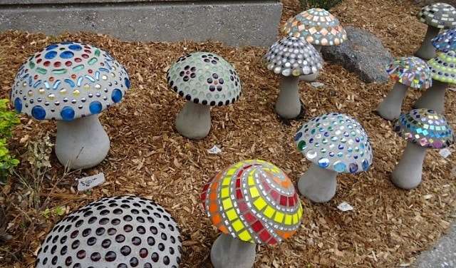 Ποια προϊόντα μπορούν να κατασκευαστούν από τσιμέντο για οικόπεδο κήπου