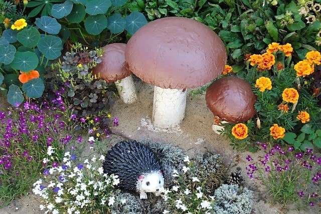 Ποια προϊόντα μπορούν να κατασκευαστούν από τσιμέντο για οικόπεδο κήπου