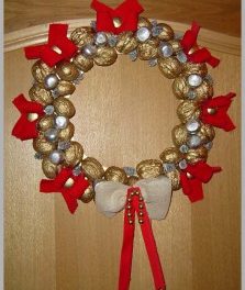 χριστουγεννιάτικη διακόσμηση από καρύδια