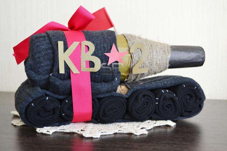 πρωτότυπα δώρα για 23 Φεβρουαρίου για άνδρες με τα χέρια τους