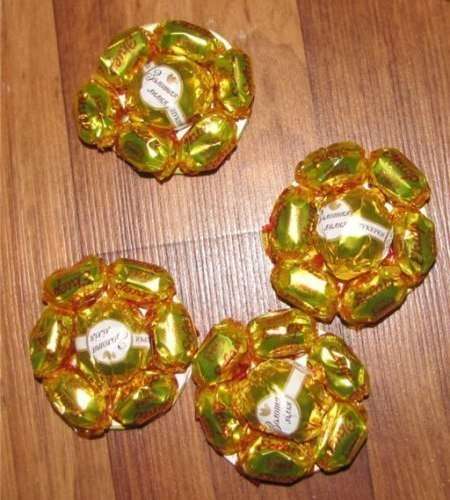 Mitä käsitöitä tehdä makeisista uudelle vuodelle tee-se-itse-jouluaskarteluja makeisista