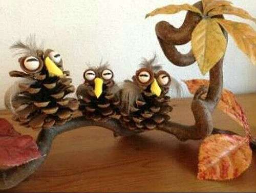 håndværk fra efterårsmaterialer i børnehaven fra kogler