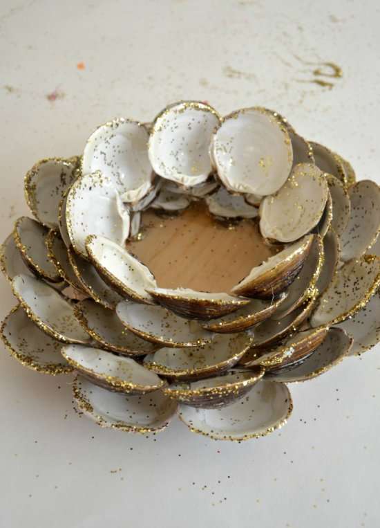 الحرف الجميلة من الأصداف