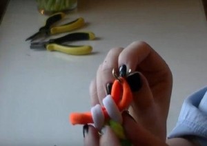 Ohnite krúžok kliešťami a zaistite reťaz na oboch stranách