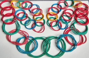 Náhrdelník z majstrovskej triedy z kancelárskych potrieb