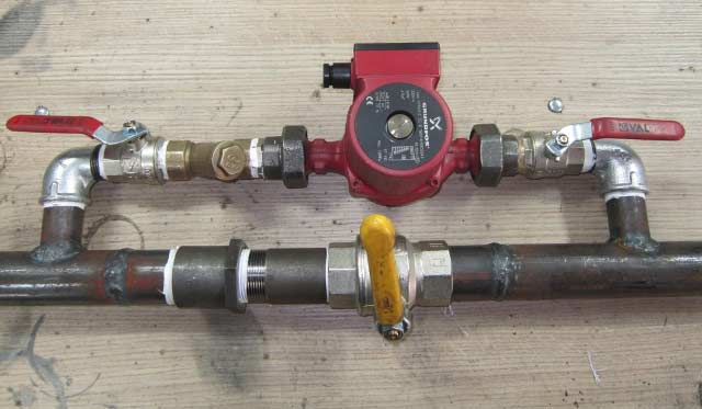 Κατά τον καθαρισμό των μπαταριών, η αντλία πρέπει να είναι απενεργοποιημένη.