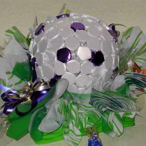 ak máte dieťa alebo priateľa, futbalistu, bude sa mu páčiť taká kytica v tvare futbalovej lopty