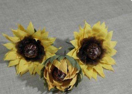 slnečnice môžete vyrábať z čokolád, ktoré budú dobrou spomienkou na posledné letné dni