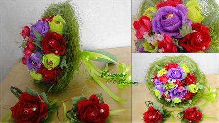 jednoduchá a svetlá kvetinová kytica vyrobená zo sisalu a vlnitého papiera