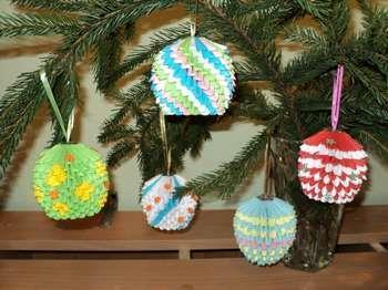 كرات اوريغامي على الشجرة