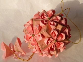 أمثلة صور Kusudama: ما هو - كيفية صنع كرة معيارية سحرية من الورق بيديك ، مخططات لتجميع زهور الأوريغامي
