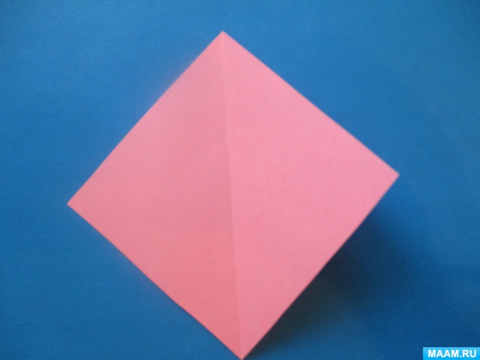 أمثلة صور Kusudama: ما هو - كيفية صنع كرة معيارية سحرية من الورق بيديك ، مخططات لتجميع زهور الأوريغامي