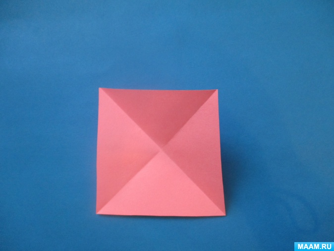 أمثلة صور Kusudama: ما هو - كيفية صنع كرة معيارية سحرية من الورق بيديك ، مخططات لتجميع زهور الأوريغامي