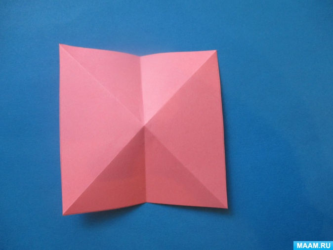 أمثلة صور Kusudama: ما هو - كيفية صنع كرة معيارية سحرية من الورق بيديك ، مخططات لتجميع زهور الأوريغامي