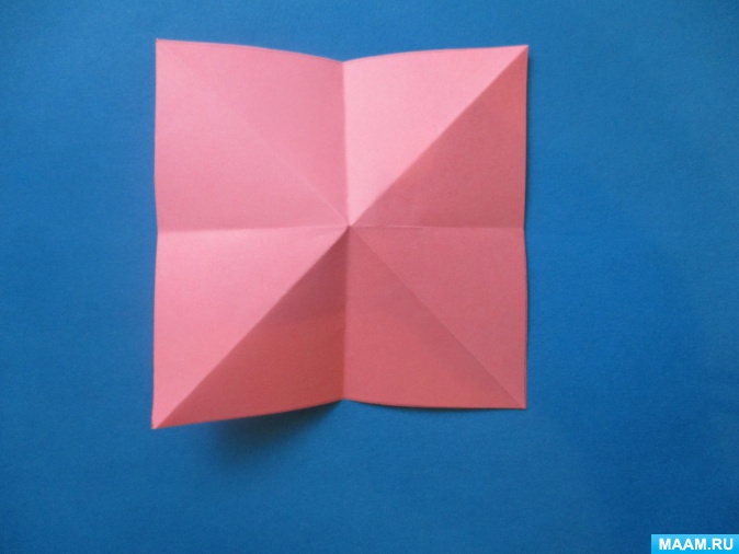 أمثلة صور Kusudama: ما هو - كيفية صنع كرة معيارية سحرية من الورق بيديك ، مخططات لتجميع زهور الأوريغامي