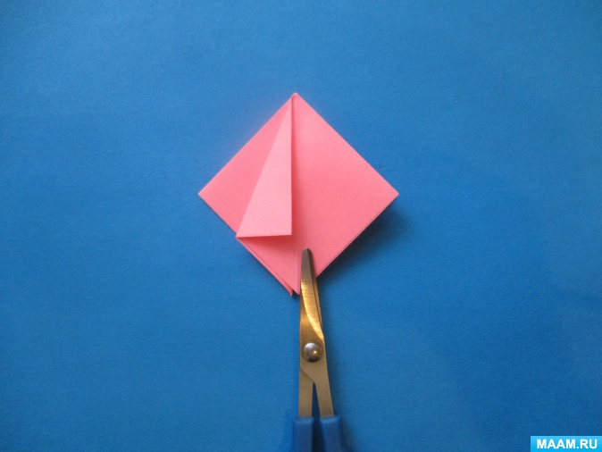 أمثلة صور Kusudama: ما هو - كيفية صنع كرة معيارية سحرية من الورق بيديك ، مخططات لتجميع زهور الأوريغامي